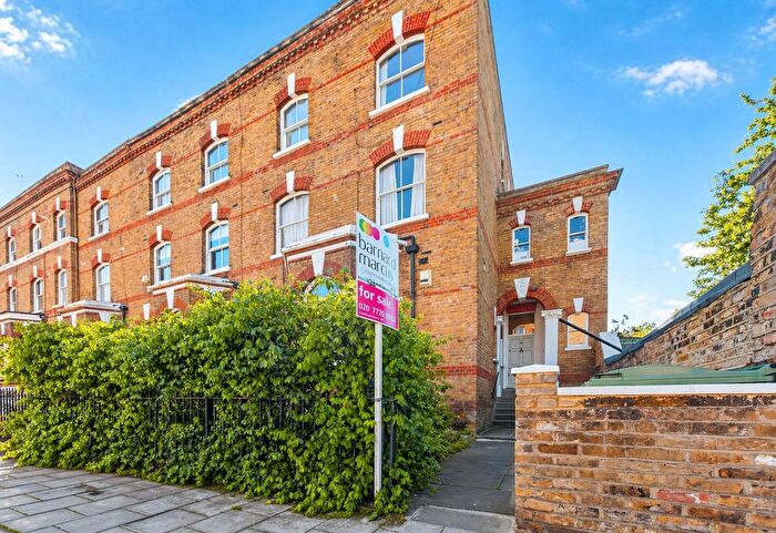 1 Bedroom Flat For Sale In Offerton Road, London, SW4
