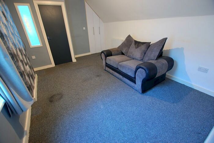 Apartment To Rent In Old Street, Ashton-Under-Lyne, Lancashire, OL6