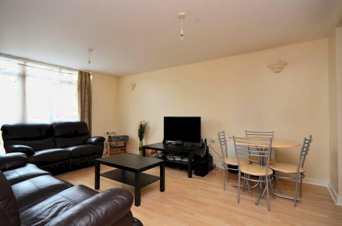 2 Bedroom Flat To Rent In Jupp Road, Stratford, London, E15