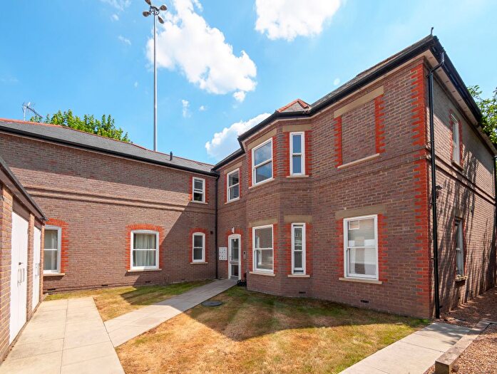 1 Bedroom Flat For Sale In Essex Road, Nascot Wood, Watford, WD17