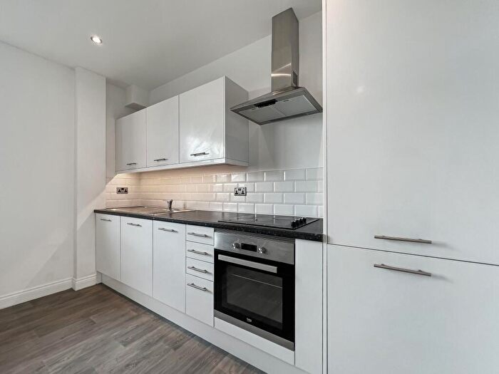 Apartment To Rent In Fairway Court, Elland Road, Leeds, LS11