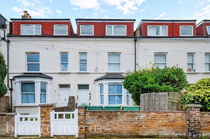 1 Bedroom Flat For Sale In St. Leonards Road, London, SW14