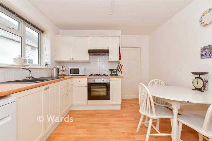 2 Bedroom Detached Bungalow For Sale In Park Avenue, Birchington, Kent, CT7