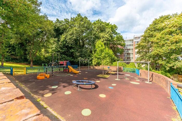 2 Bedroom Flat To Rent In College Road, Crystal Palace, London, SE19