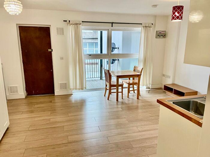 Flat To Rent In Studio, Rollins Street, Lewisham, London, SE15
