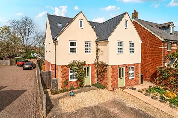 4 Bedroom Semi-Detached House For Sale In Acre End Close, Eynsham, Witney, OX29