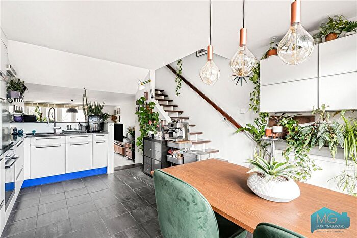 2 Bedroom Maisonette For Sale In Highgate Spinney, Crescent Road, London, N8