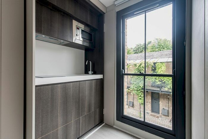 Studio To Rent In Russell Road, London, N13