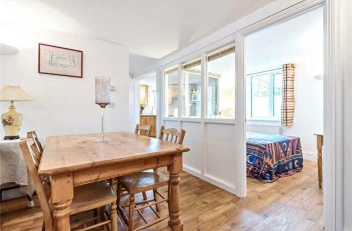 2 Bedroom Flat To Rent In Brassey Road, Winchester, Hampshire, SO22