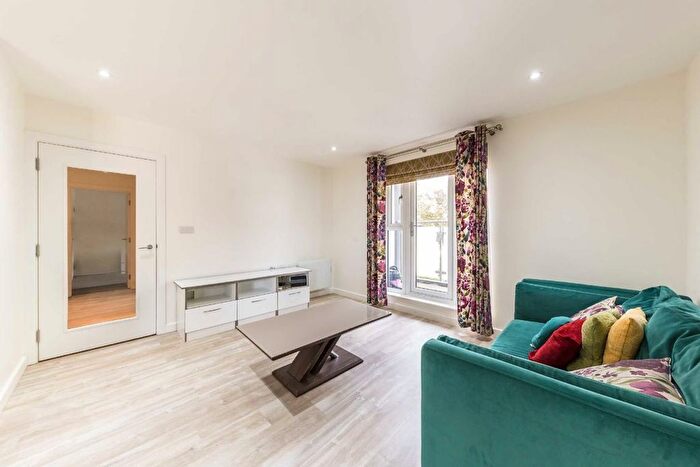 2 Bedroom Flat To Rent In Sidmouth Avenue, Isleworth, TW7