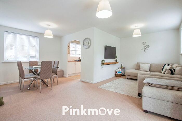 2 Bedroom Flat For Sale In Jamaica Circle, Coedkernew, Newport, NP10