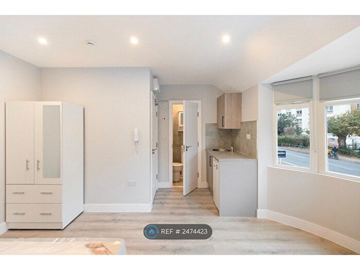 Studio To Rent In Lime Close, South Ockendon, RM15