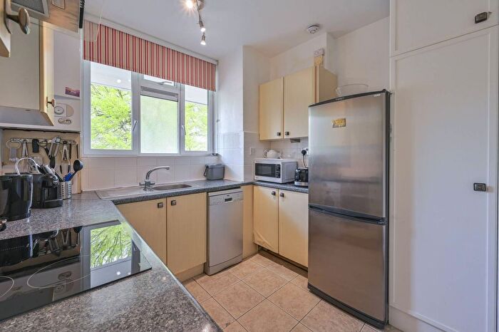 1 Bedroom Flat For Sale In Hallfield Estate, Paddington, London, W2