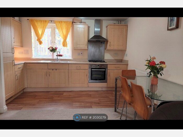 2 Bedroom Flat To Rent In Sinclair Drive, Basingstoke, RG21