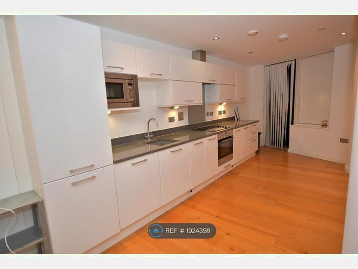 2 Bedroom Flat To Rent In High Street, London, E15