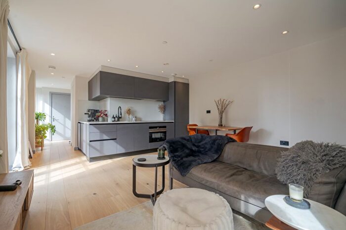 1 Bedroom Flat For Sale In Harrow Road, London, W9
