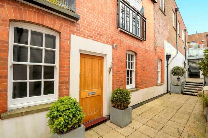 2 Bedroom Apartment To Rent In Crown Post Court, Trinity Street, Dorchester, DT1