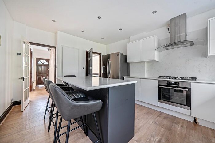 4 Bedroom End Of Terrace House For Sale In Eastbury Avenue, Enfield, EN1
