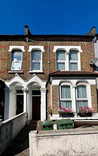 Flat To Rent In High Road, Leyton, E15