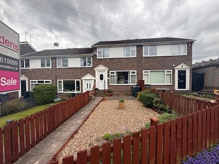 3 Bedroom Town House For Sale In Peveril Mount, Eccleshill, Bradford, BD2