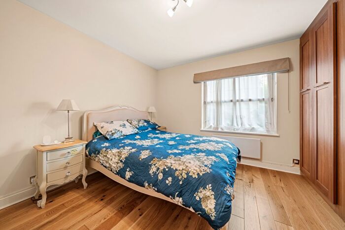 2 Bedroom Flat For Sale In Gloucester Terrace, London, W2