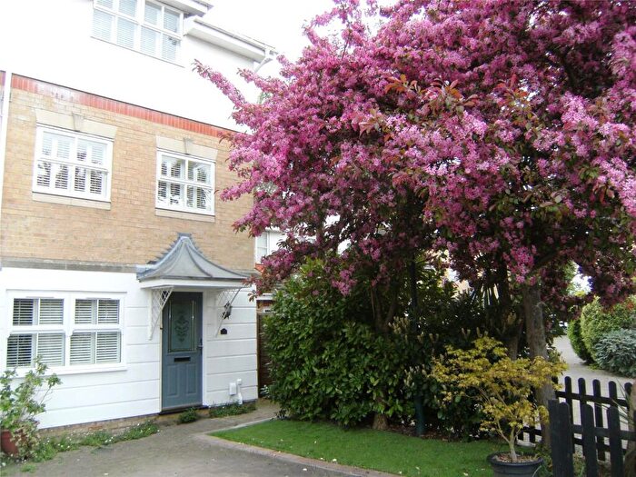 3 Bedroom End Of Terrace House For Sale In Nash Close, Sutton, SM1