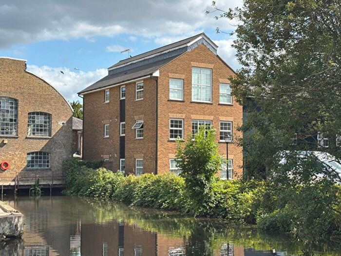 2 Bedroom Apartment For Sale In Fourdrinier Way, Hemel Hempstead, HP3