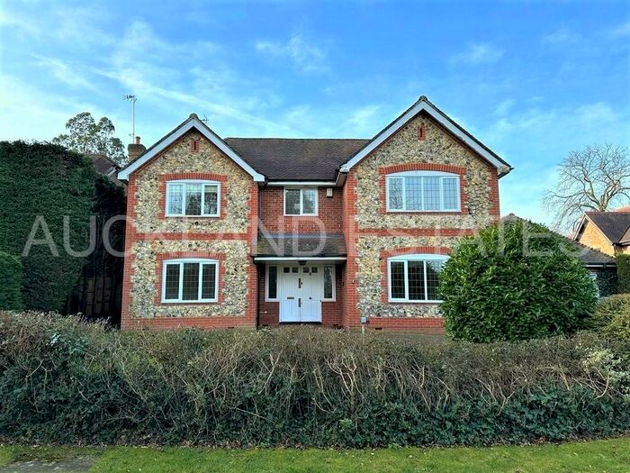 5 Bedroom Detached House To Rent In Woodgate Avenue, Northaw, EN6