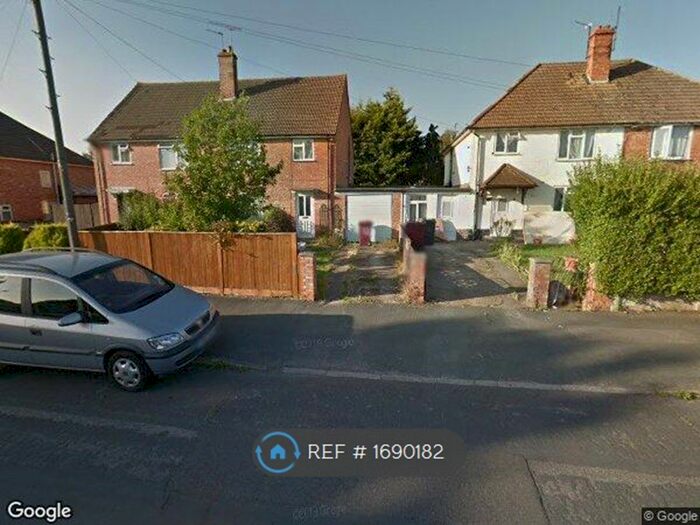 3 Bedroom Semi-Detached House To Rent In Holberton Road, Reading, RG2