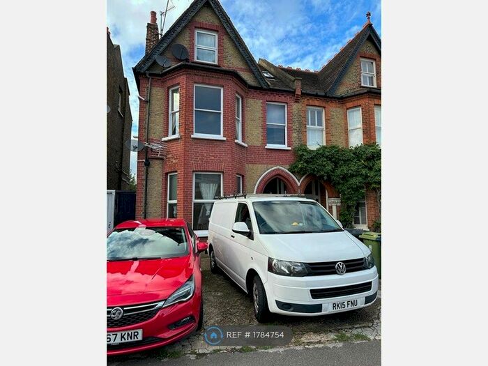 3 Bedroom Flat To Rent In Warwick Road, London, W5