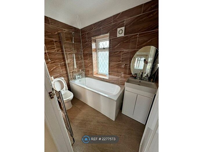 3 Bedroom Semi-Detached House To Rent In Greenfields Road, Reading, RG2