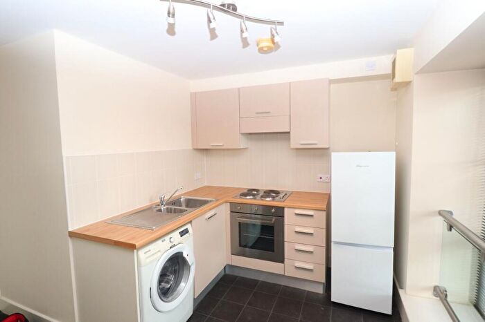 1 Bedroom Flat To Rent In Winker Green Lodge, Eyres Mill Side, Leeds, West Yorkshire, LS12