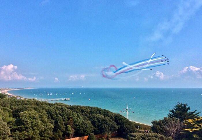 2 Bedroom Apartment For Sale In Manor Road, Bournemouth, Dorset, BH1