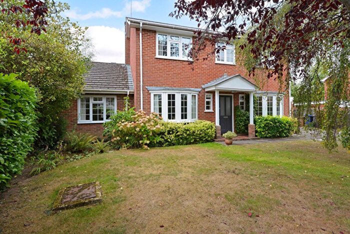 4 Bedroom Detached House For Sale In Woodstock Close, Cranleigh, GU6