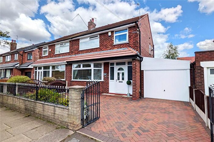 3 Bedroom Semi-Detached House For Sale In Windsor Road, Denton, Tameside, M34
