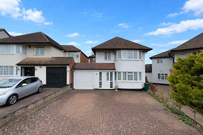 3 Bedroom Detached House For Sale In Mill Ridge, Edgware, HA8