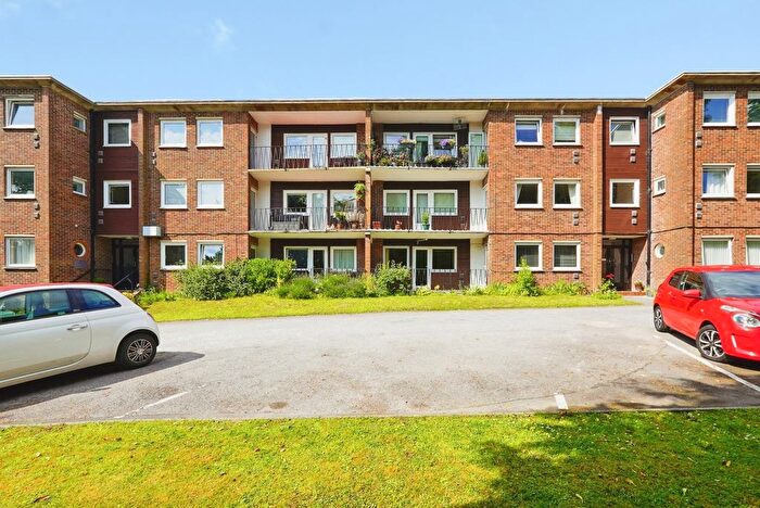 2 Bedroom Flat For Sale In Whitfield Hill, Dover, Kent, CT16