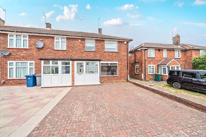 3 Bedroom End Of Terrace House For Sale In Kings Drive, Edgware, HA8
