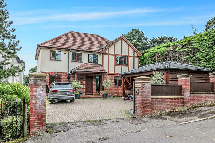 5 Bedroom Detached House To Rent In Briscoe Road, Hoddesdon, EN11