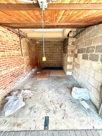 Garage / Parking To Rent In Garage, Cliff Road, NG1