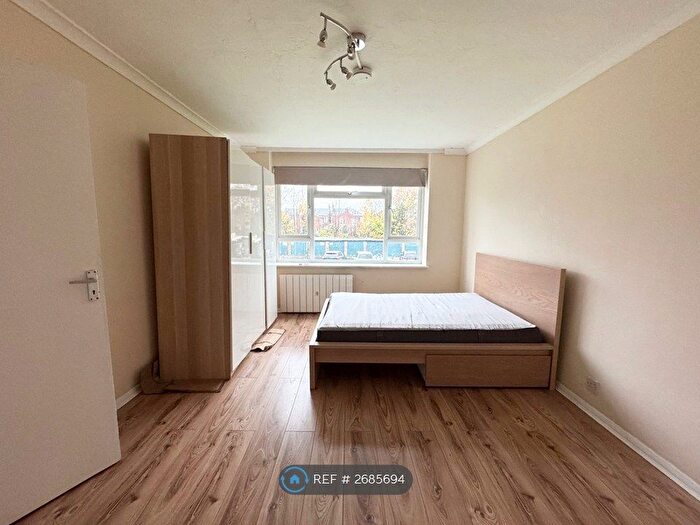 1 Bedroom Flat To Rent In Palm Court, London, N22