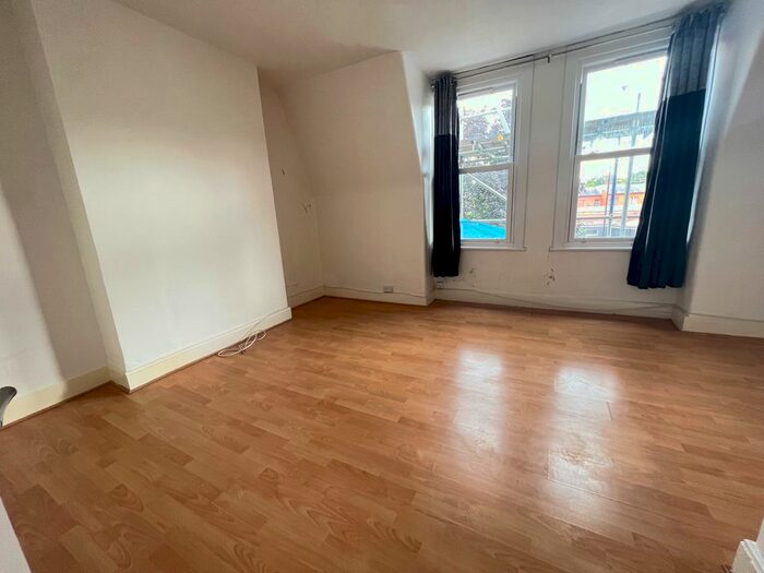 2 Bedroom Flat To Rent In Tottenham Lane, London, N8