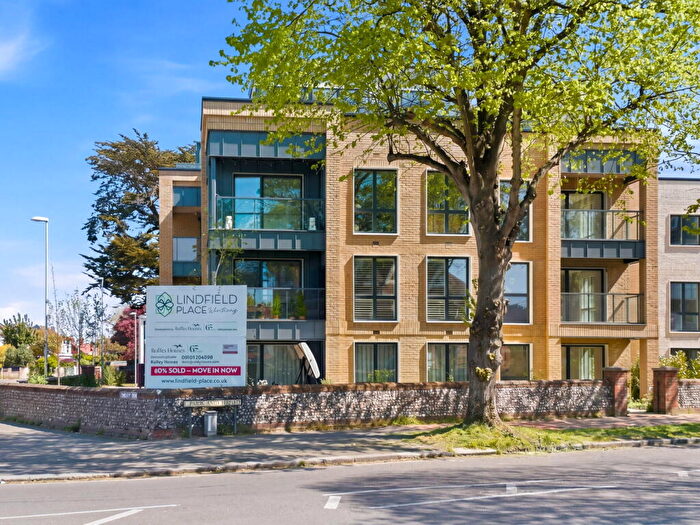 2 Bedroom Apartment For Sale In Farncombe Road, Worthing, BN11