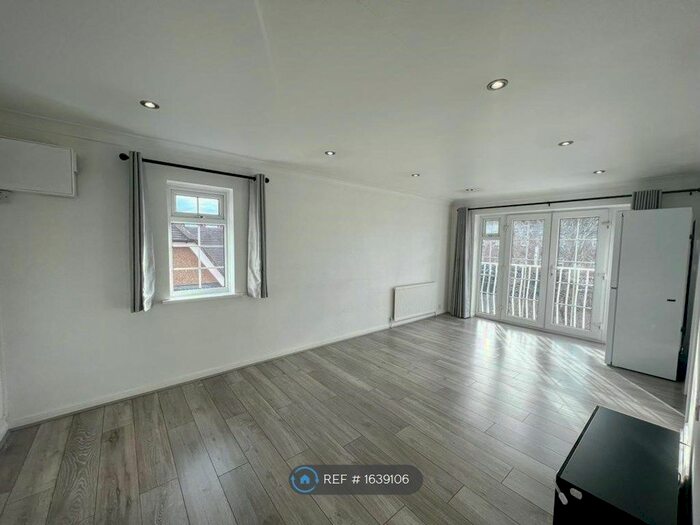 2 Bedroom Flat To Rent In Osborne Court, Harrow, HA2
