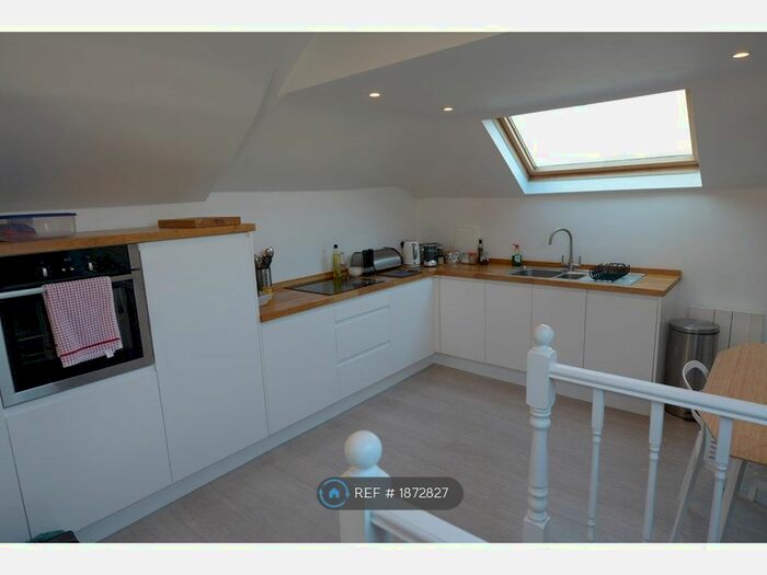 3 Bedroom Flat To Rent In Tewkesbury Court, London, N11