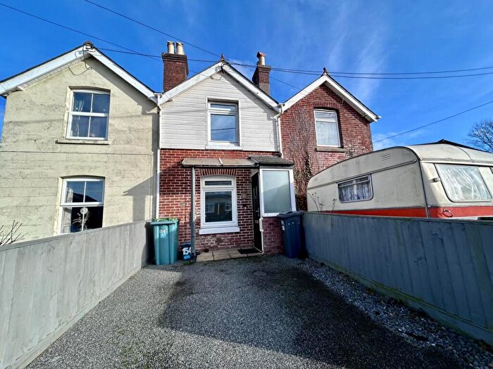 3 Bedroom Terraced House For Sale In Gunville Road, Newport, PO30