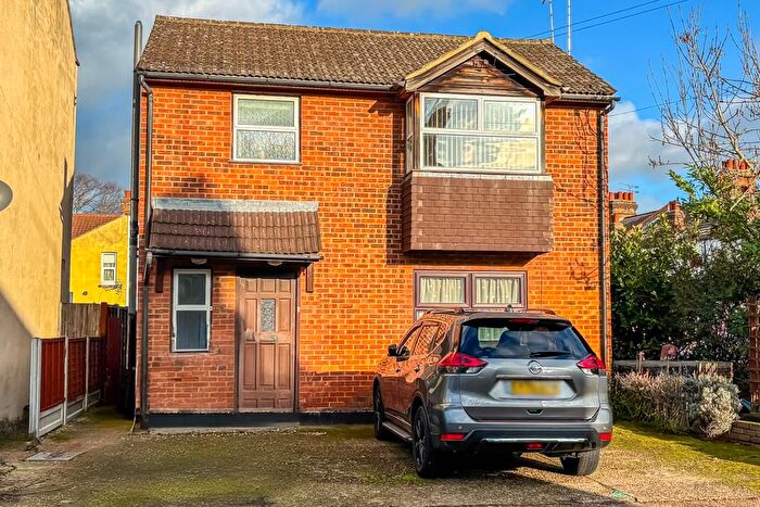 2 Bedroom Flat For Sale In Rayleigh Avenue, Westcliff-On-Sea, SS0