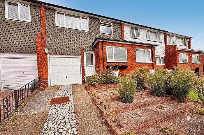 3 Bedroom Terraced House For Sale In Russet Way, Hockley, SS5