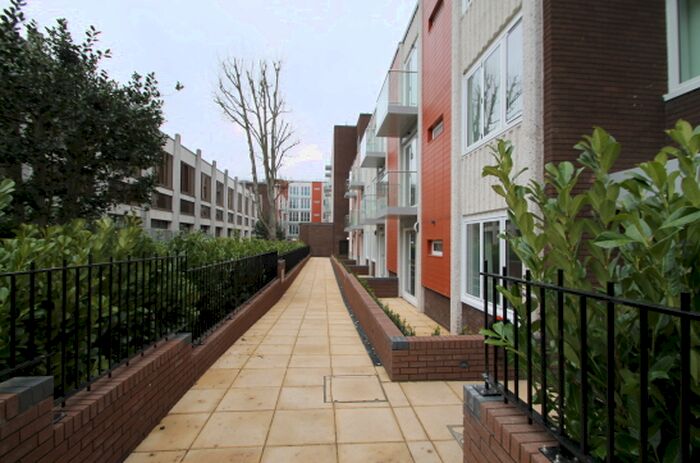 2 Bedroom Flat To Rent In Berwick House, Orpington, BR6