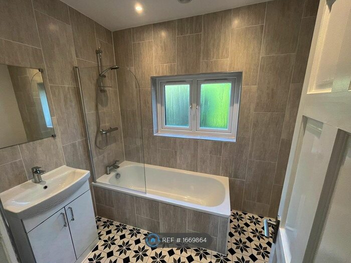 3 Bedroom Semi-Detached House To Rent In Wheats Avenue, Birmingham, B17